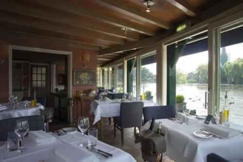Hotel Restaurant 'T Jagershuis Ouderkerk aan de Amstel Restaurang bild